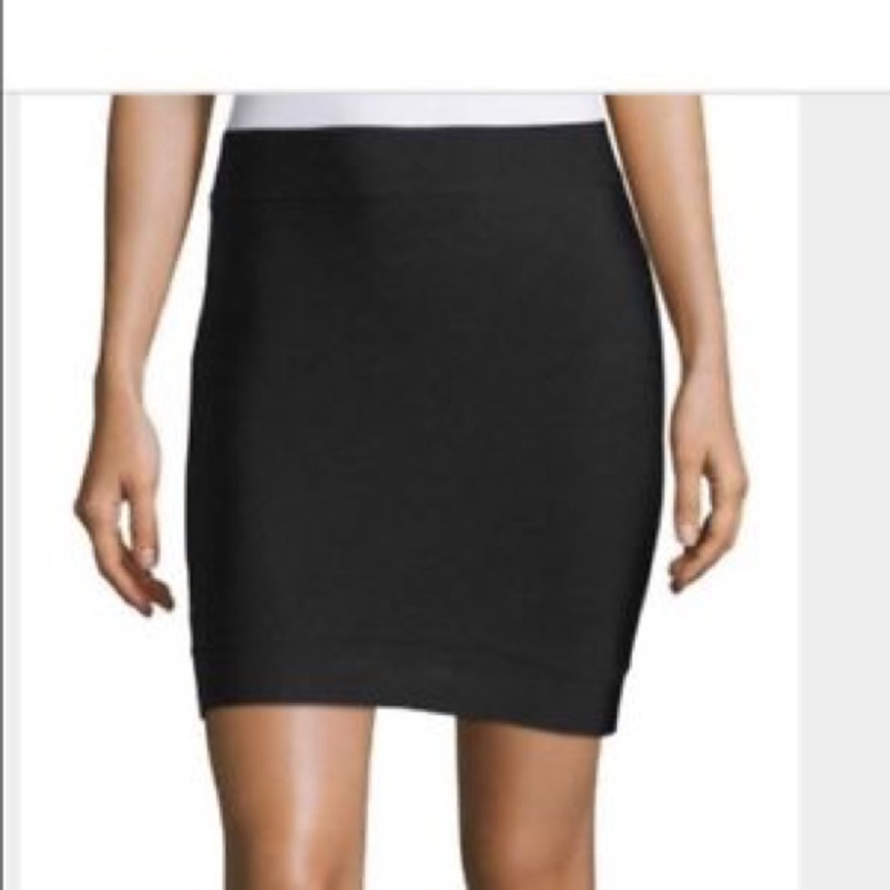 💄💋 NWT BCBGmaxAzria small black bandage skirt